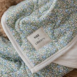 Детское стёганое одеяло BIBS x Liberty Quilted Blanket — купить в Ташкенте | Brandyol.uz