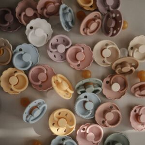 FRIGG Rope пустышка, 1 шт, натуральный каучук, размеры 0–6 и 6–18 мес