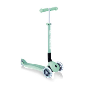 Globber Primo Foldable Lights ECO — складной самокат на трёх колёсах для детей 3–7 лет